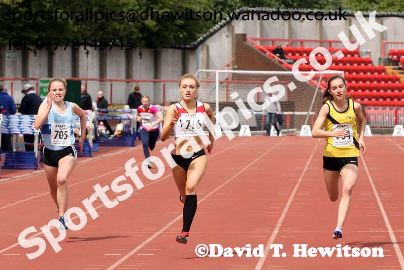 Womens under-20s 200 metres, North Eastern Champs, Gateshead Stadium. Photo: David T. Hewitson/Sports for All Pics